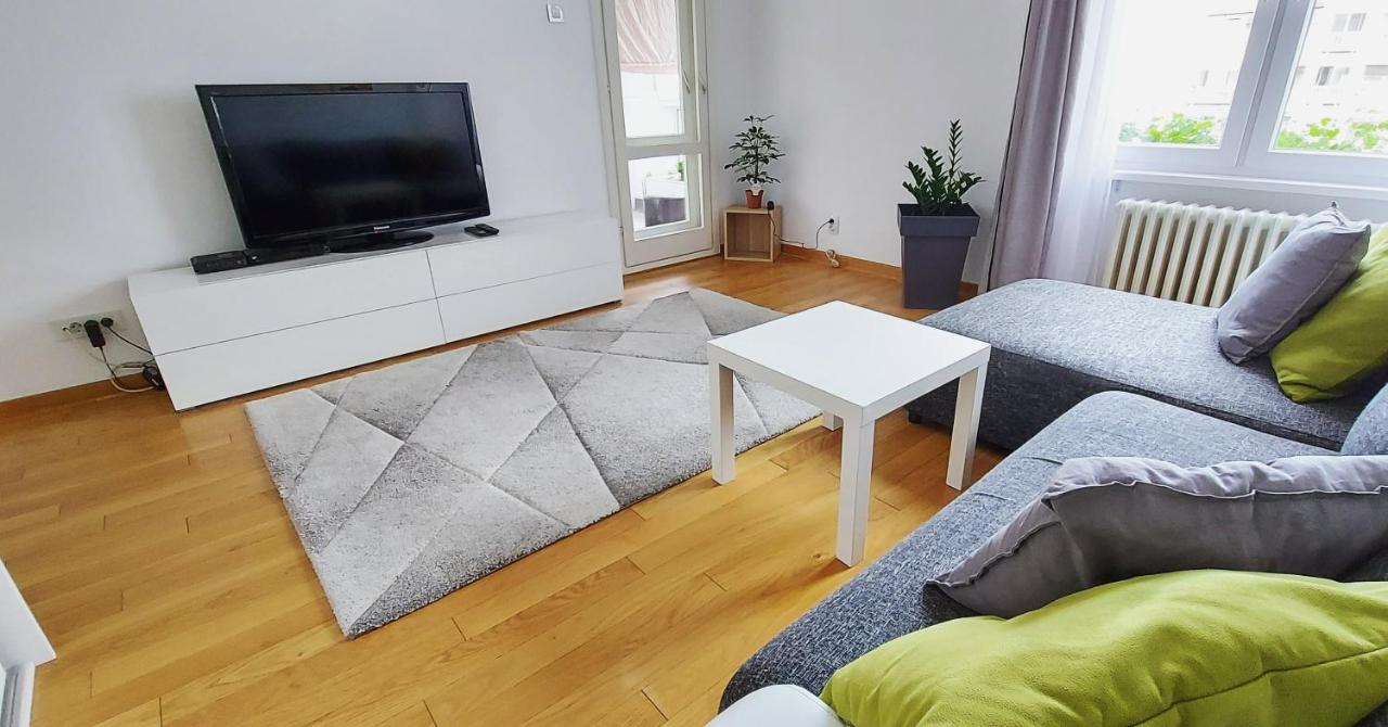 High White Apartments Belgrado Buitenkant foto